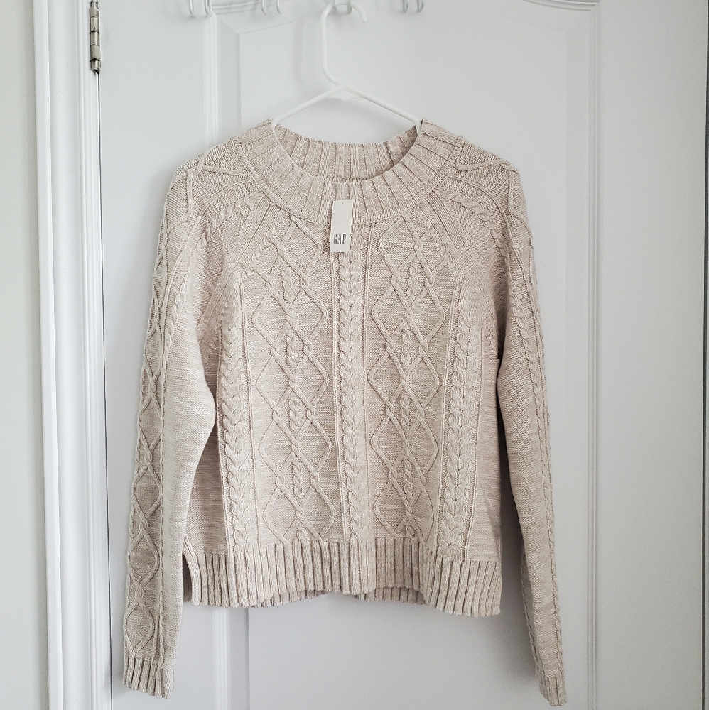BNWT Gap Cable-Knit Crew-neck Sweater